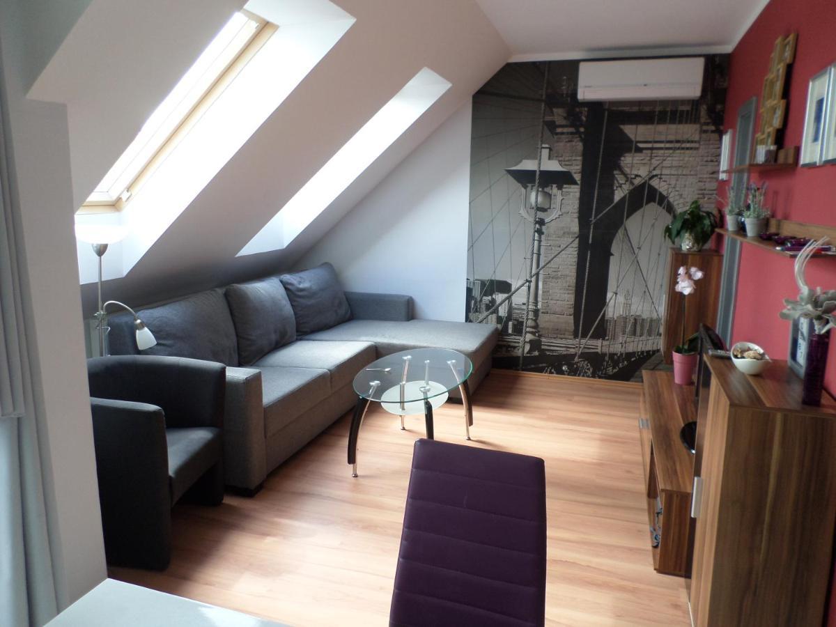 Appartement Cecilia Apartman à Sárvár Extérieur photo