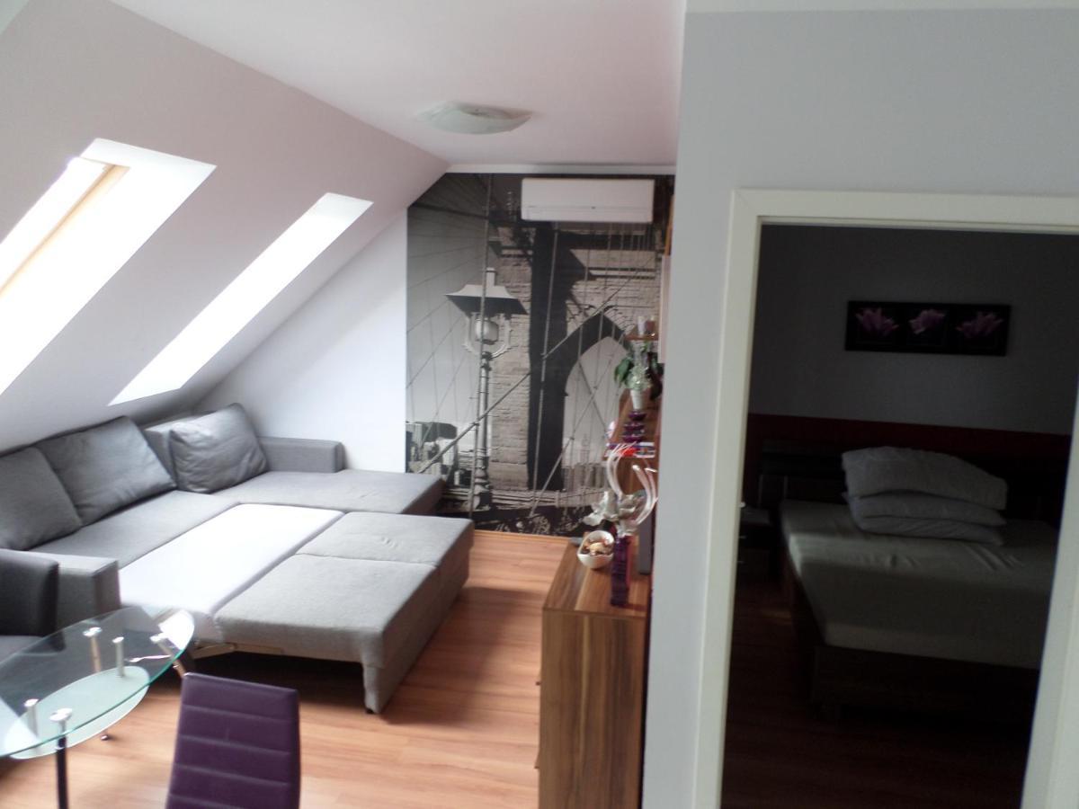 Appartement Cecilia Apartman à Sárvár Extérieur photo